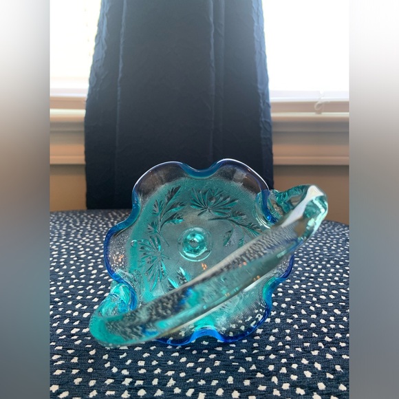 Fenton turquoise basket with blue rim - Picture 5 of 10
